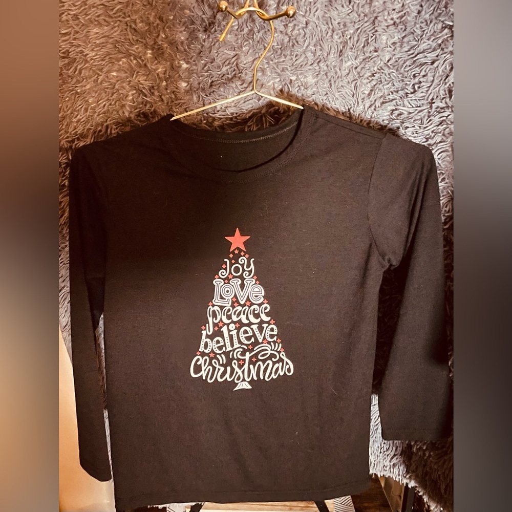 Kids/Unisex size 8 to 10 long sleeve black Christmas t-shirt